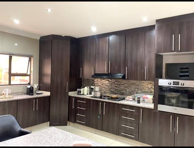 3 BEDROOM PROPERTY TO RENT IN STONERIDGE